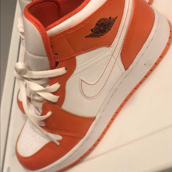 JORDAN 1 MID “ORANGE/ WHITE METALLIC” - Picture 7 of 7